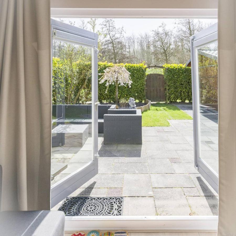 Vakantiehuis Op Villapark Oesterbaai Aan Zee , Met Speeltuin Grenzend Aan De Tuin Wemeldinge Exterior foto