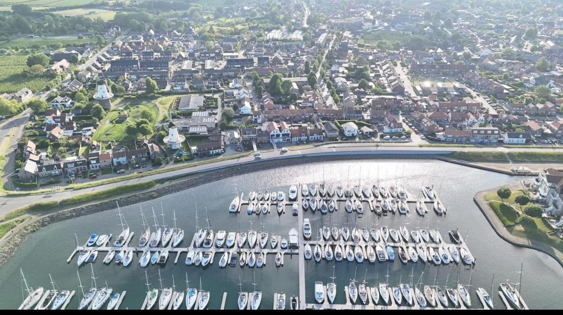 Vakantiehuis Op Villapark Oesterbaai Aan Zee , Met Speeltuin Grenzend Aan De Tuin Wemeldinge Exterior foto